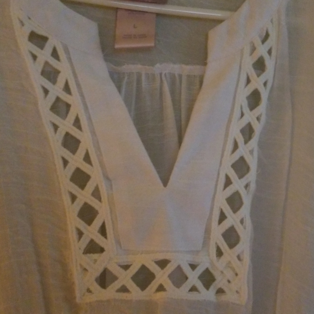 White top - Picture 3 of 8